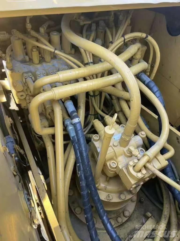 CAT 323D2 Εκσκαφείς με ερπύστριες