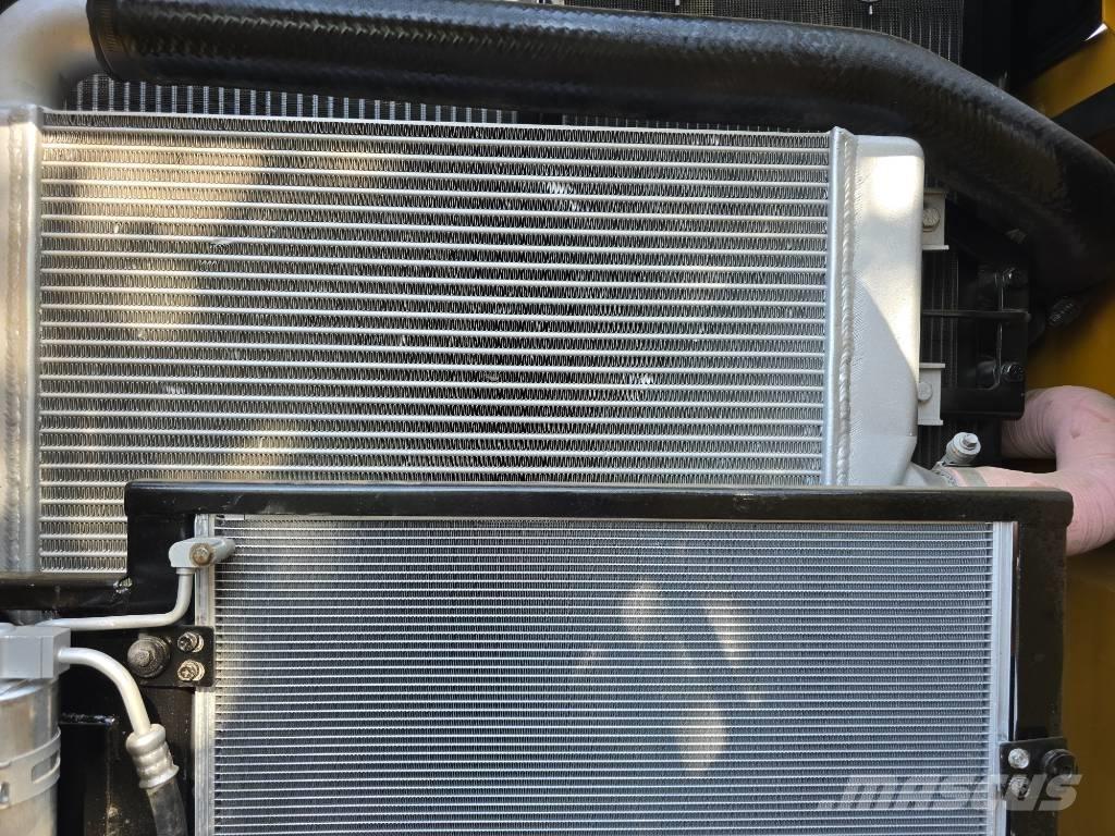 CAT 320D2 Εκσκαφείς με ερπύστριες
