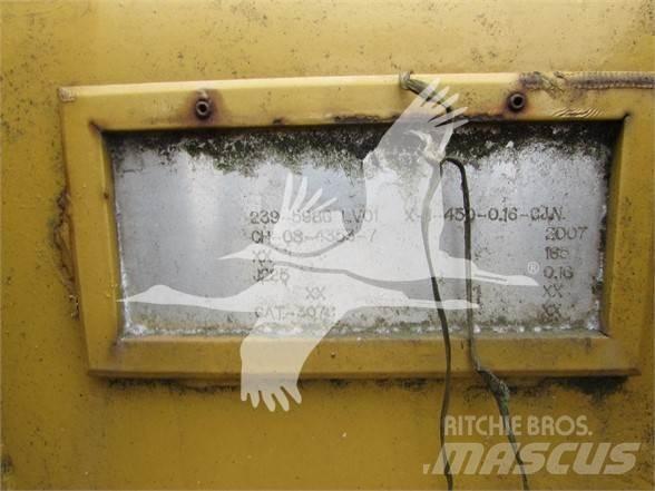 CAT 2395986 Κουβάδες