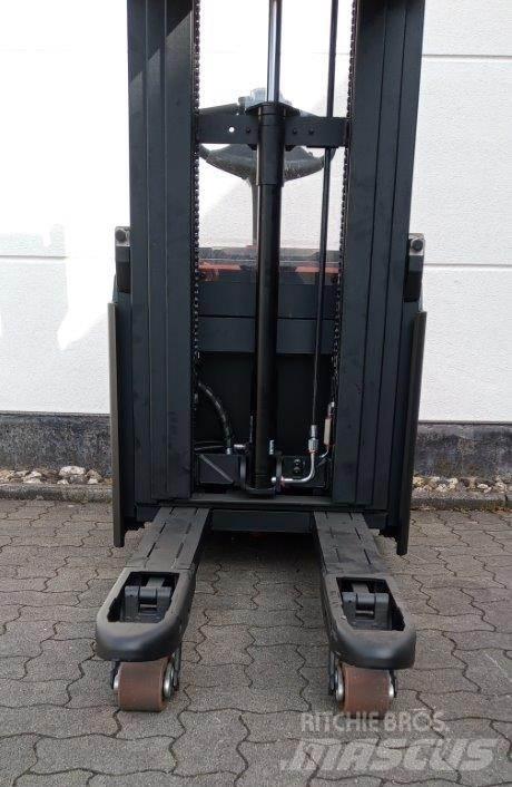 Toyota SWE120L Παλετοφόρα πεζού χειριστή με ιστό