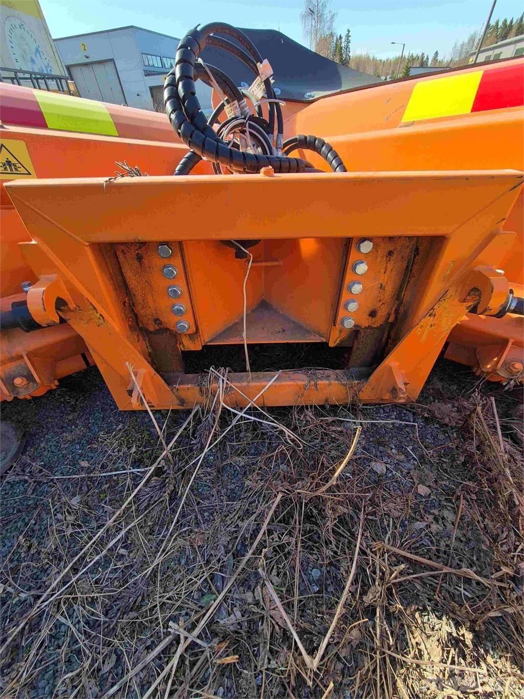 FMG nivelaura 390 Εκχιονιστήρες και χιονοδιώχτες