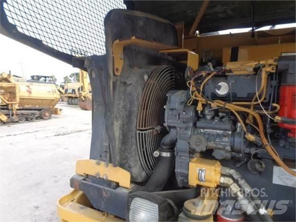 CAT PS-150C Κύλινδροι με επίσωτρα με αέρα