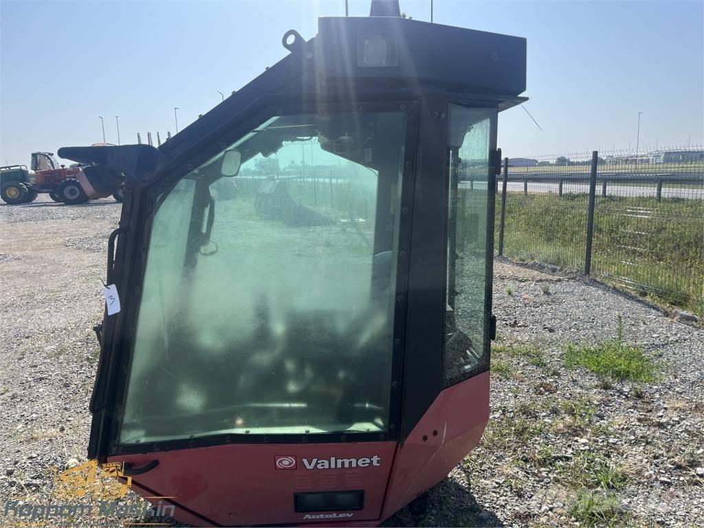 Valmet 911.1 Καμπίνες και εσωτερικό