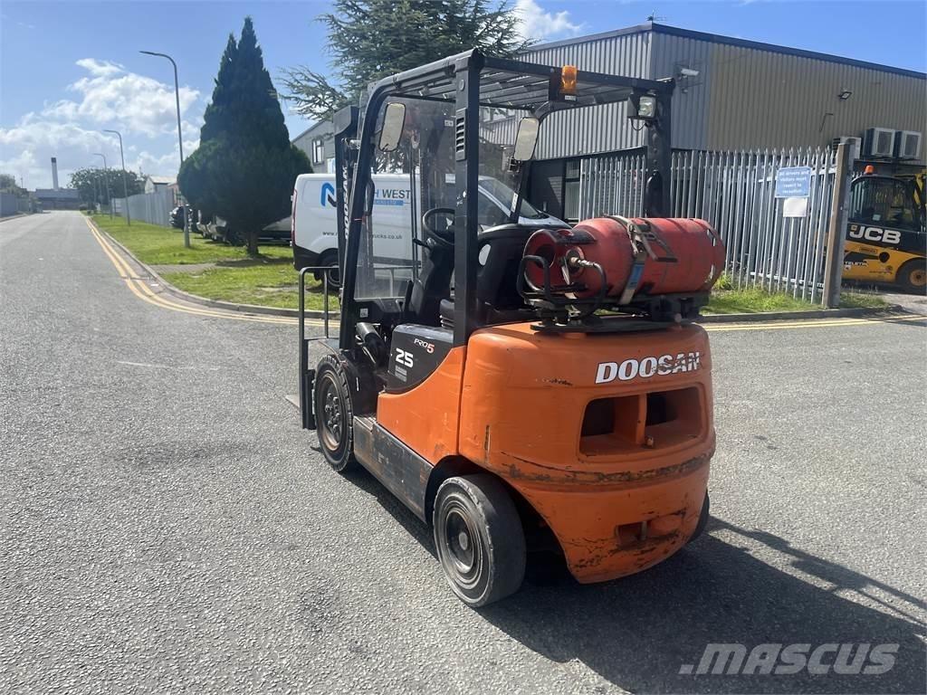 Doosan G25P-5 Περονοφόρα ανυψωτικά κλαρκ με φυσικό αέριο LPG
