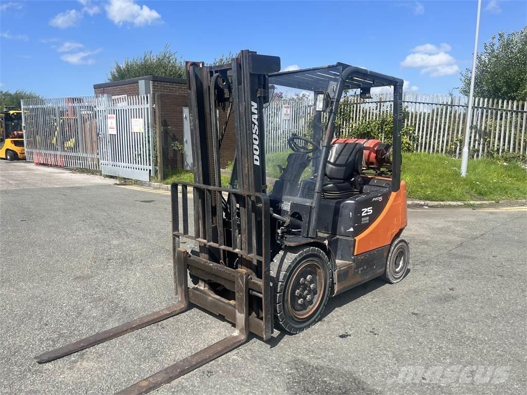 Doosan G25P-5 Περονοφόρα ανυψωτικά κλαρκ με φυσικό αέριο LPG