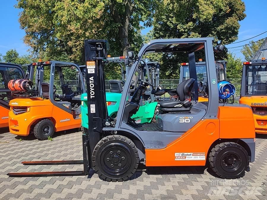 Toyota 02-8FGF30 Περονοφόρα ανυψωτικά κλαρκ με φυσικό αέριο LPG