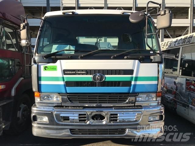 UD KL-CK482BAT Τράκτορες