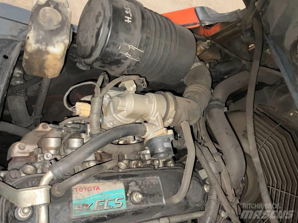 Toyota Tonero 30 Περονοφόρα ανυψωτικά κλαρκ με φυσικό αέριο LPG