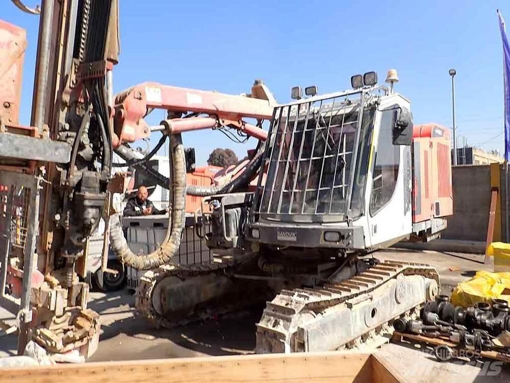 Sandvik DX800 Εξοπλισμός επιφανειακών γεωτρήσεων