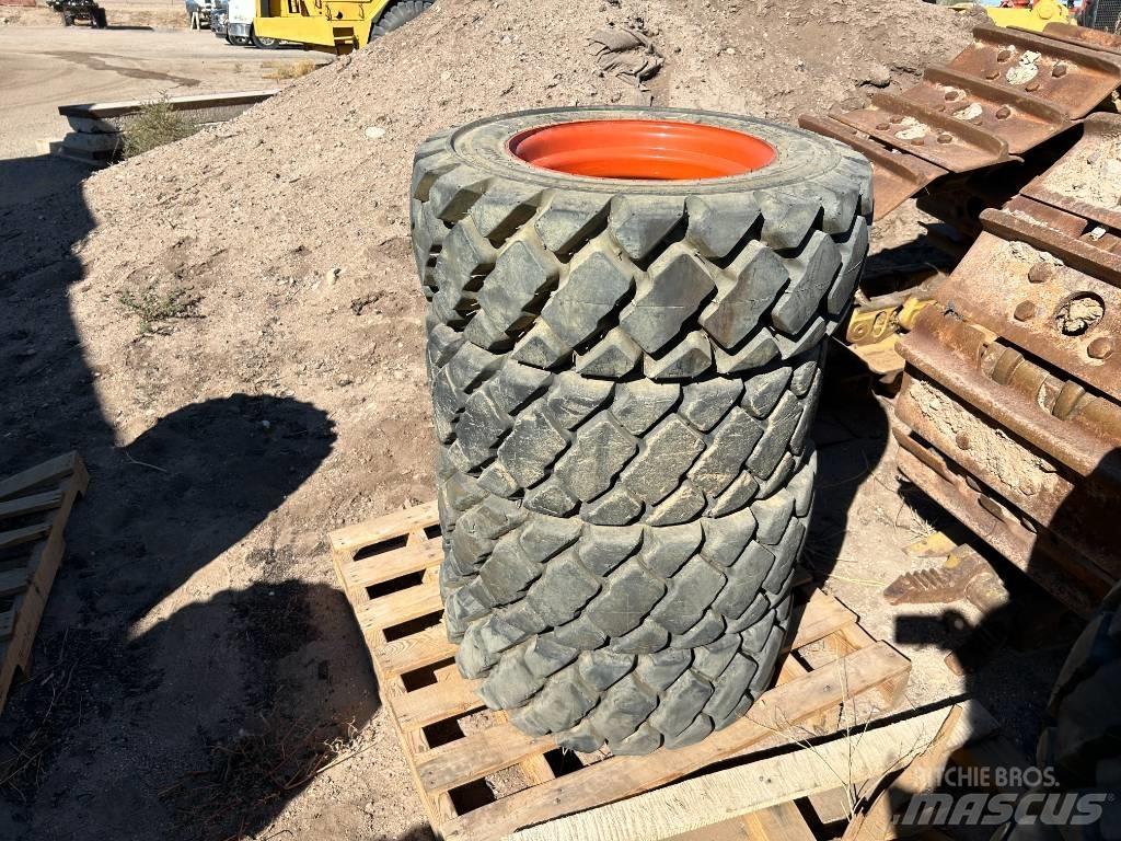 Bobcat 10x16.5 Tires Ελαστικά και ζάντες