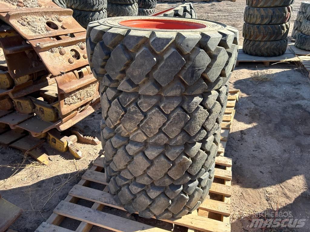 Bobcat 10x16.5 Tires Ελαστικά και ζάντες