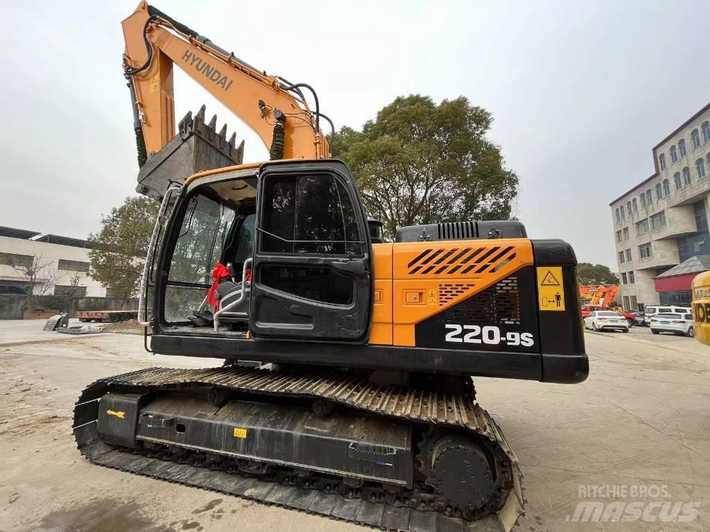 Hyundai R220-9S Εκσκαφείς με τροχούς - λάστιχα