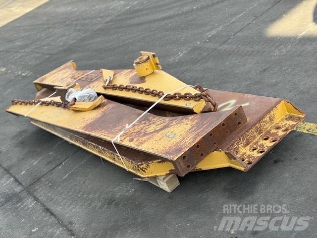CAT 735 TAIL GATE Σπαστό Dump Truck ADT