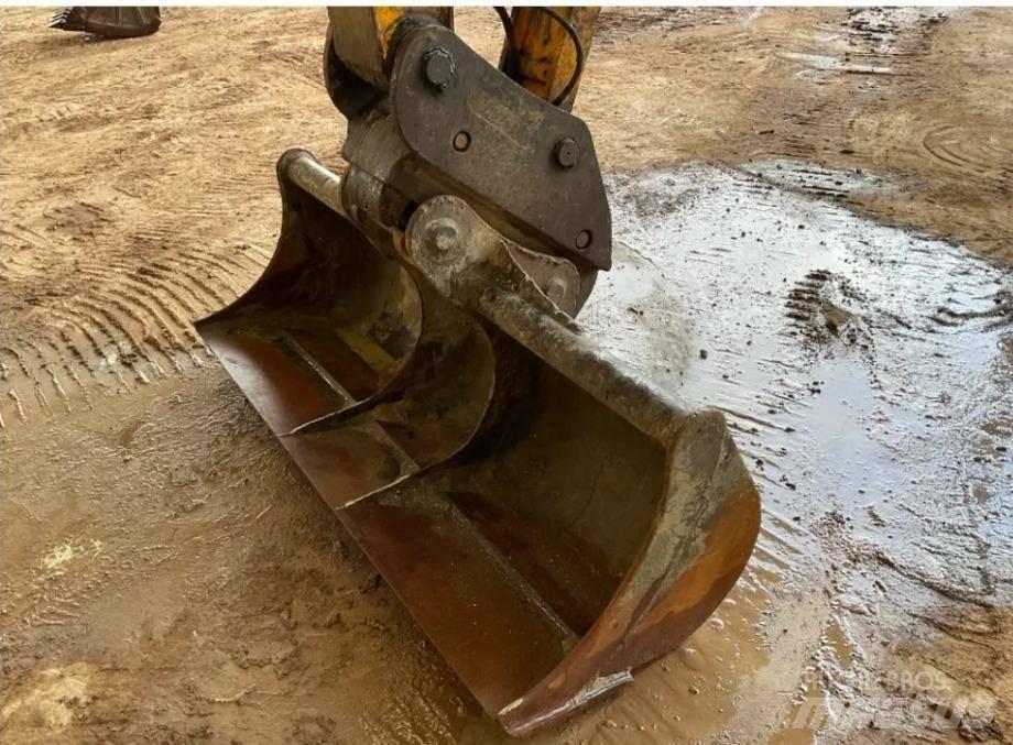 JCB JS 130 LC Εκσκαφείς με ερπύστριες