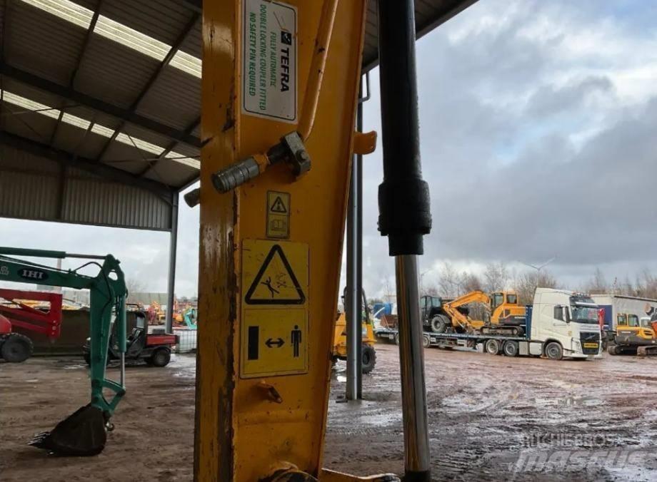 JCB JS 130 LC Εκσκαφείς με ερπύστριες