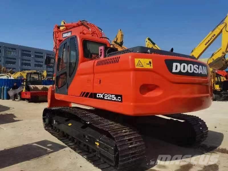 Doosan DX 225 Εκσκαφείς με ερπύστριες