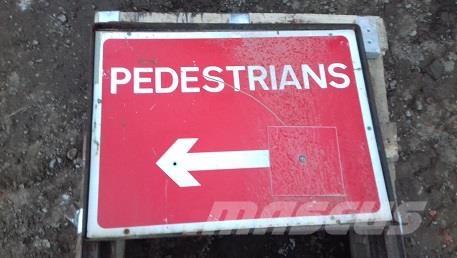  VARIOUS ROAD SIGNS Κατασκευές - Άλλα