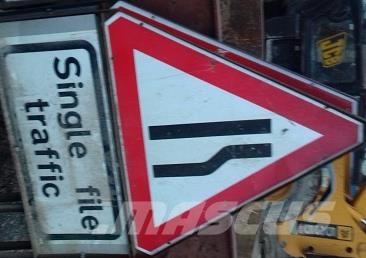  VARIOUS ROAD SIGNS Κατασκευές - Άλλα