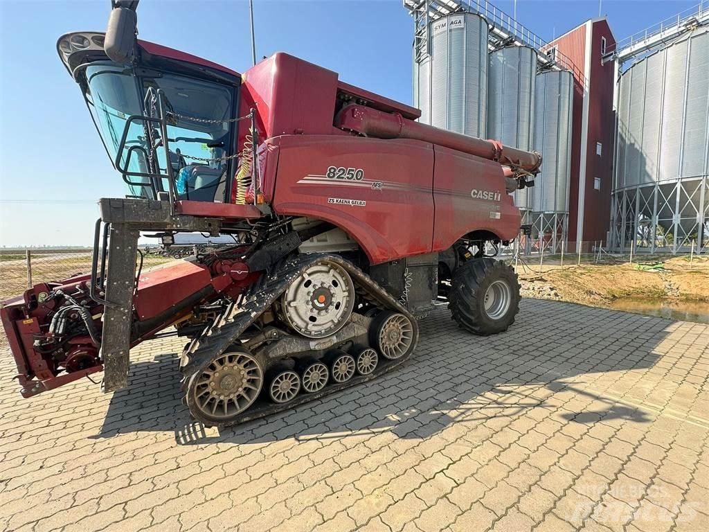 Case IH IH 8250 Θεριζοαλωνιστικές μηχανές