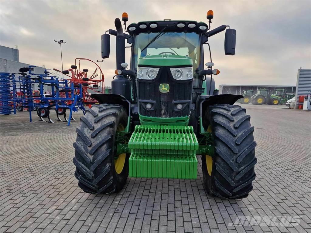 John Deere 6215R Τρακτέρ