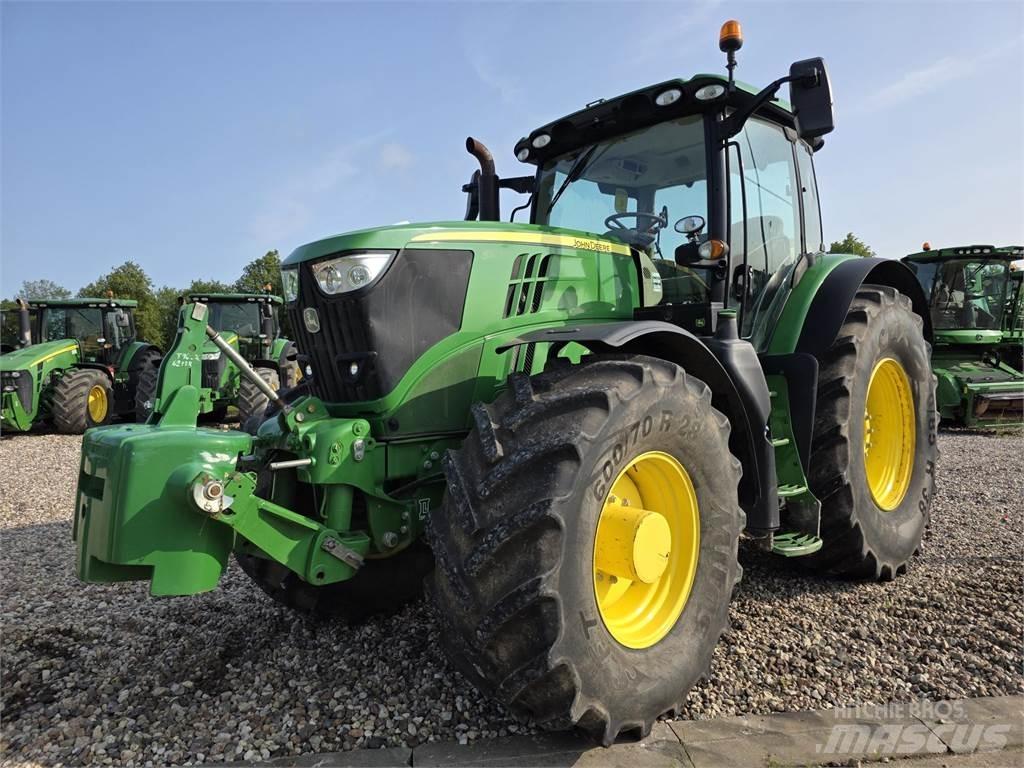 John Deere 6215R Τρακτέρ