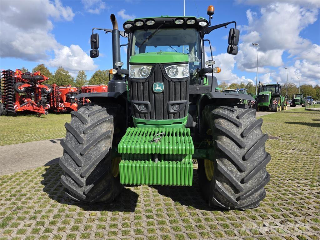 John Deere 6215R Τρακτέρ