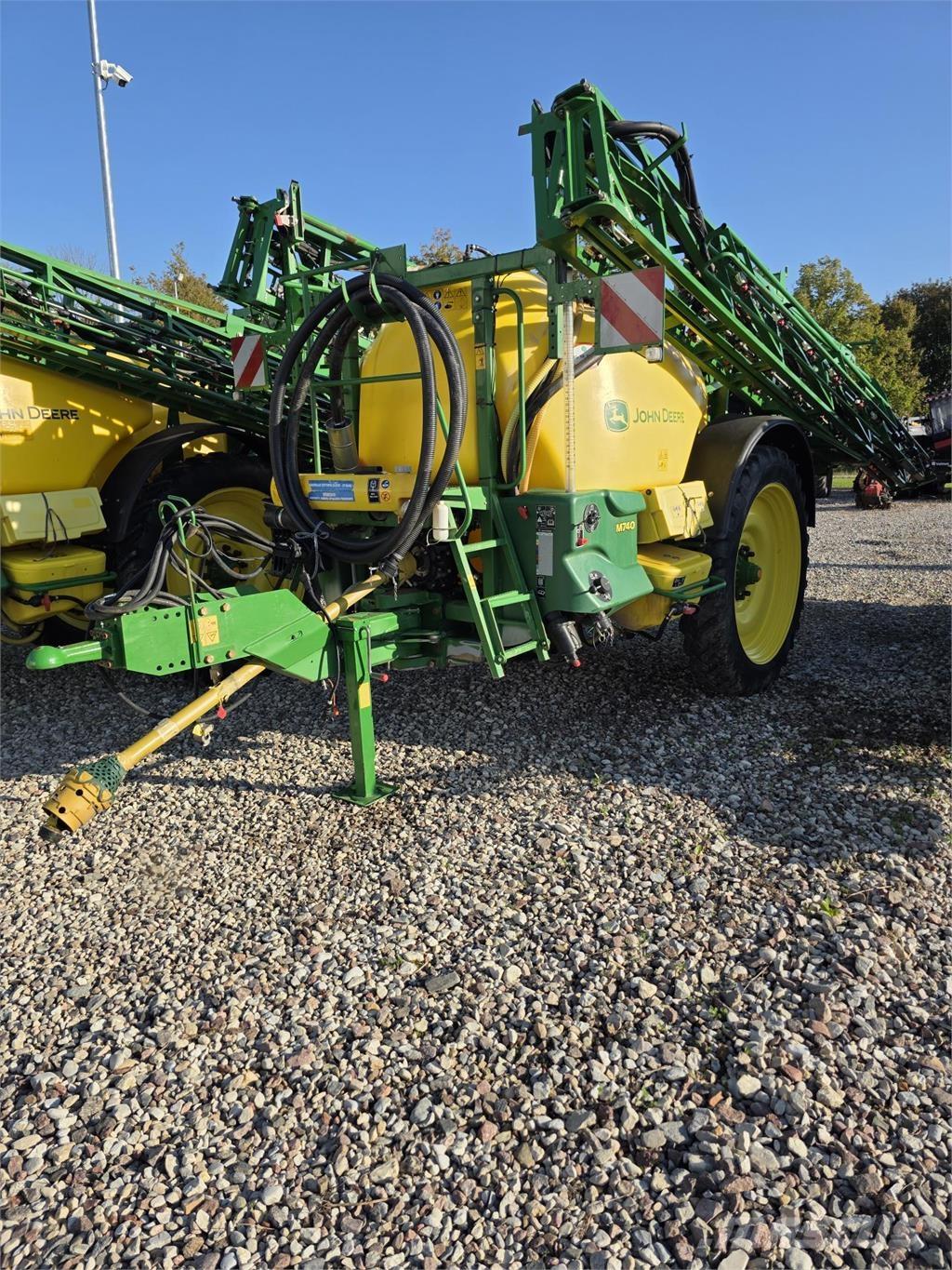 John Deere M740 Ρυμουλκούμενα ψεκαστικά