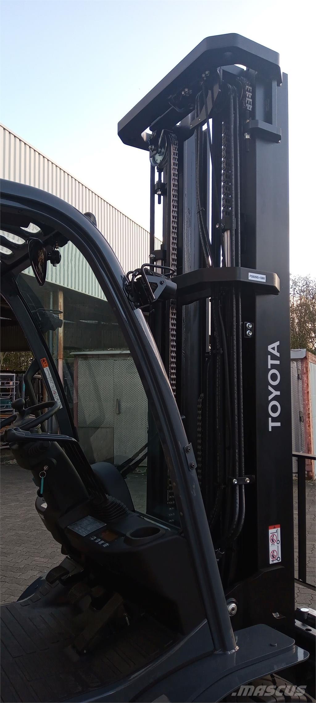 Toyota 02-8FGJF35 Περονοφόρα ανυψωτικά κλαρκ με φυσικό αέριο LPG