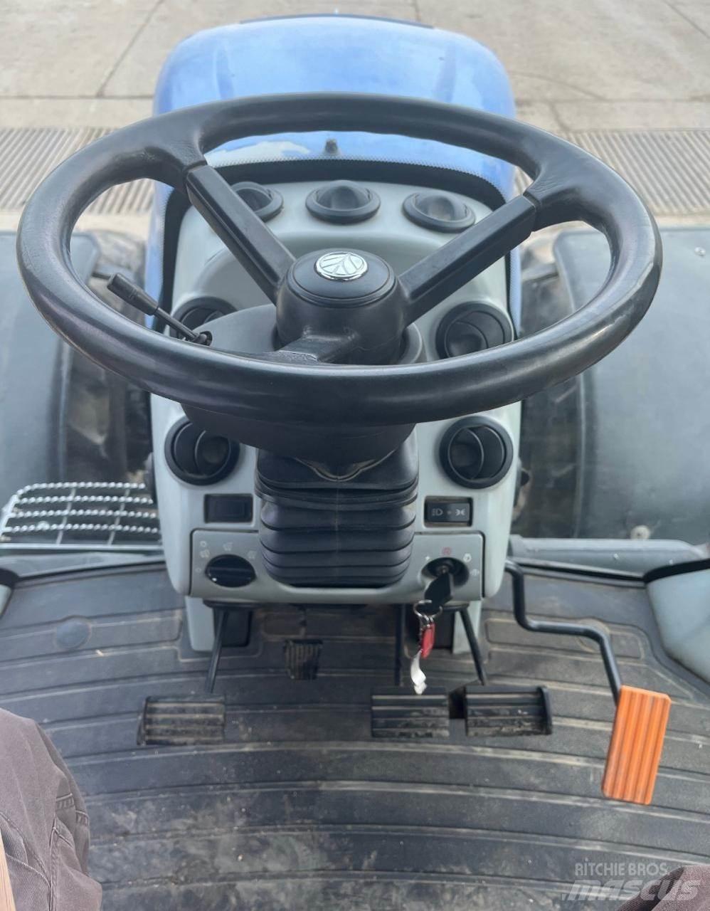 New Holland T8040 Τρακτέρ