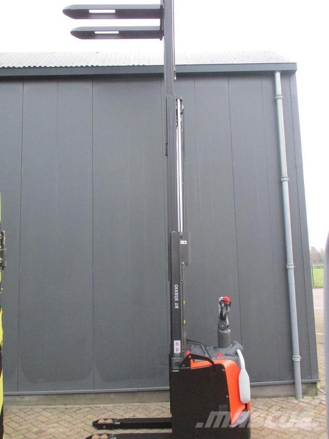 Toyota SPE120 Χειροκίνητο περονοφόρο ανυψωτικό με πλατφόρμα