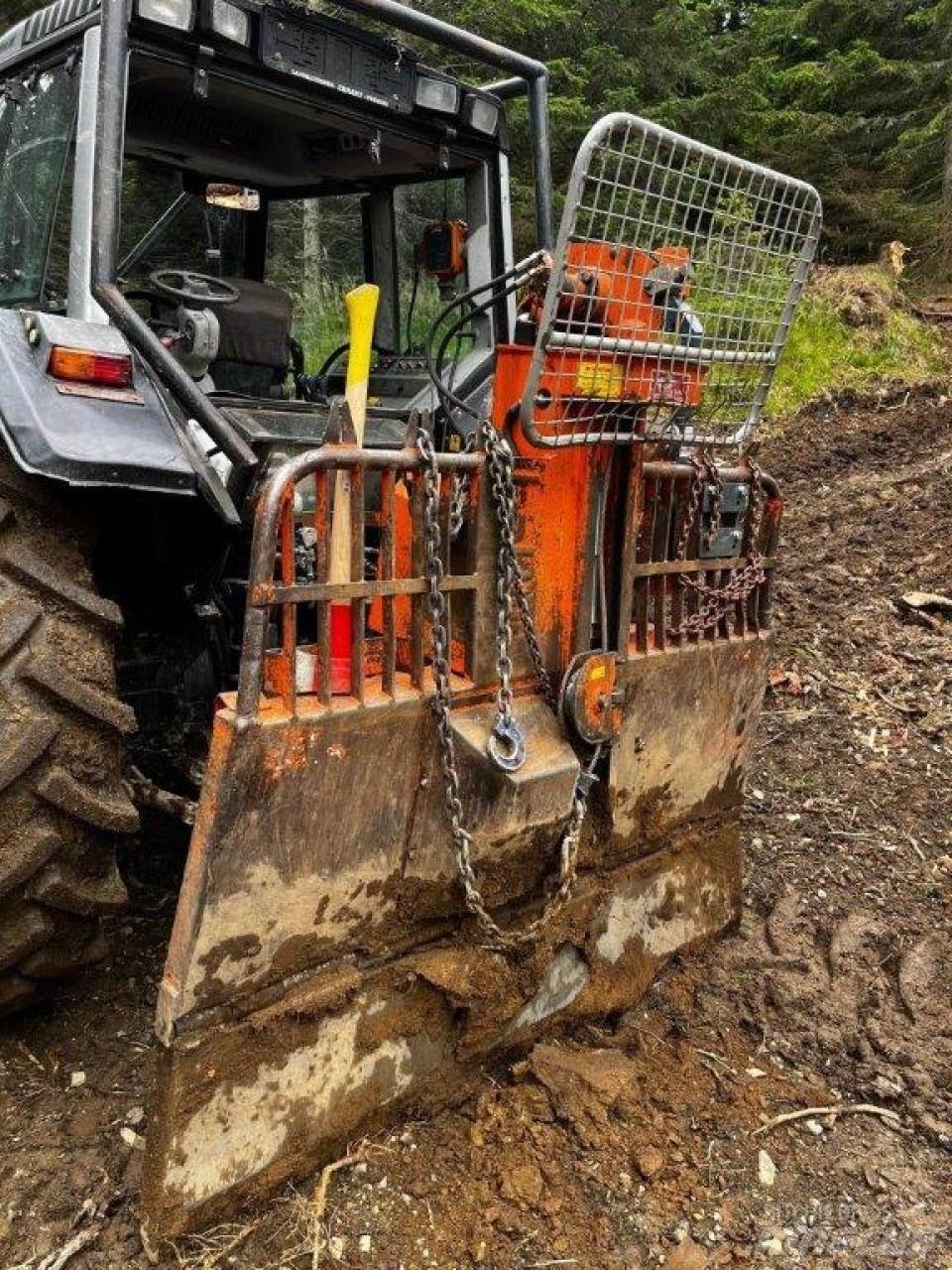 Valtra 6550 Τρακτέρ δασοπονίας