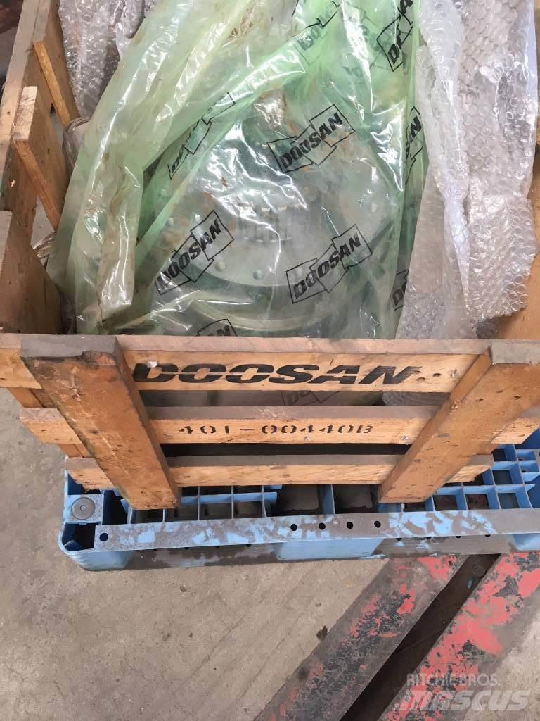 Doosan DX 300 Εκσκαφείς με ερπύστριες