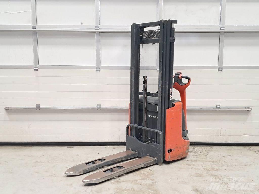 Linde L10 Παλετοφόρα πεζού χειριστή με ιστό