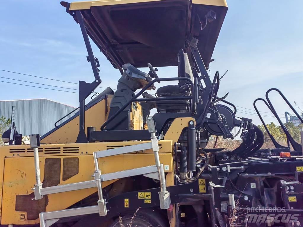 CAT AP655F Επίστρωση ασφάλτου