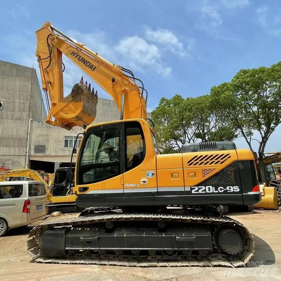 Hyundai R220-9s Εκσκαφείς με ερπύστριες
