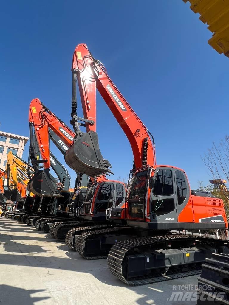 Doosan DX 225 Εκσκαφείς με ερπύστριες
