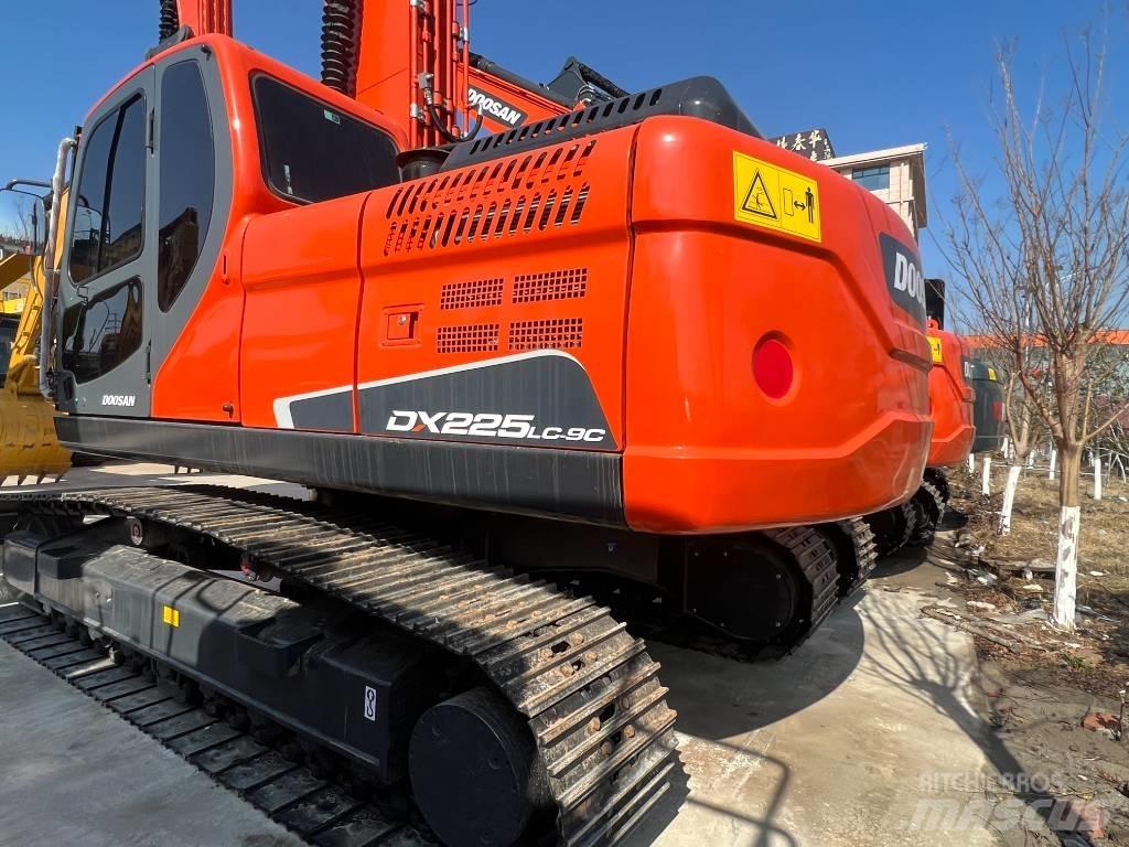 Doosan DX 225 Εκσκαφείς με ερπύστριες