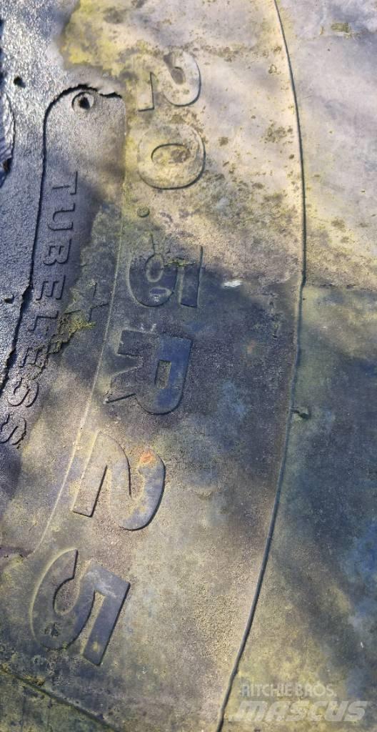  Dæk og fælg Case 721 Φορτωτές με λάστιχα (Τροχοφόροι)