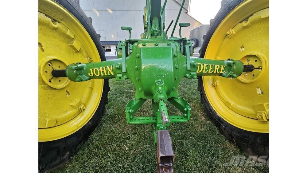 John Deere B Εκσκαφείς