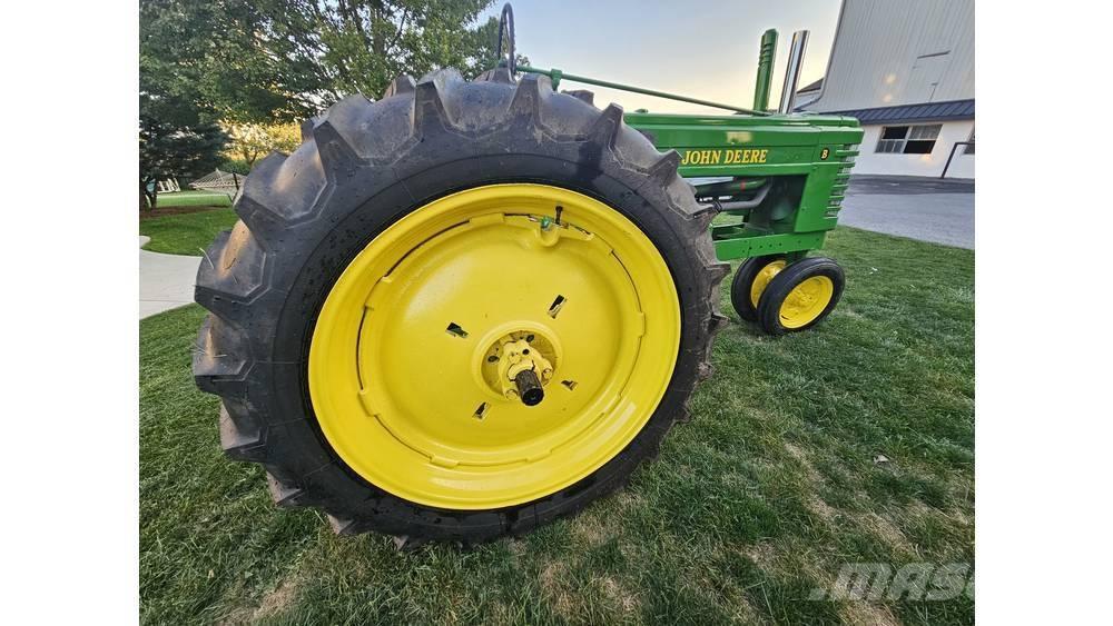 John Deere B Εκσκαφείς