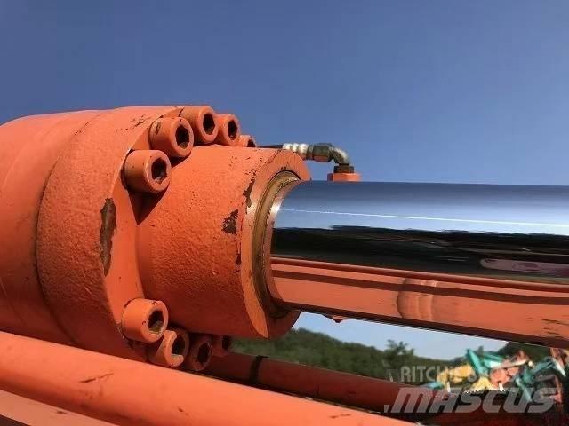 Hitachi ZX 200 Εκσκαφείς με ερπύστριες