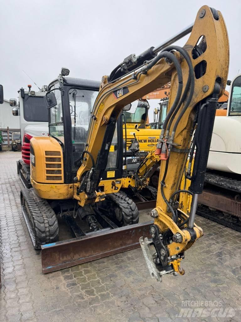 CAT 302.7 D Εκσκαφάκι (διαβολάκι) < 7t