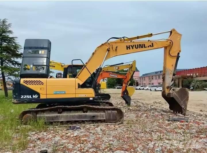 Hyundai 225LVS Εκσκαφείς με ερπύστριες
