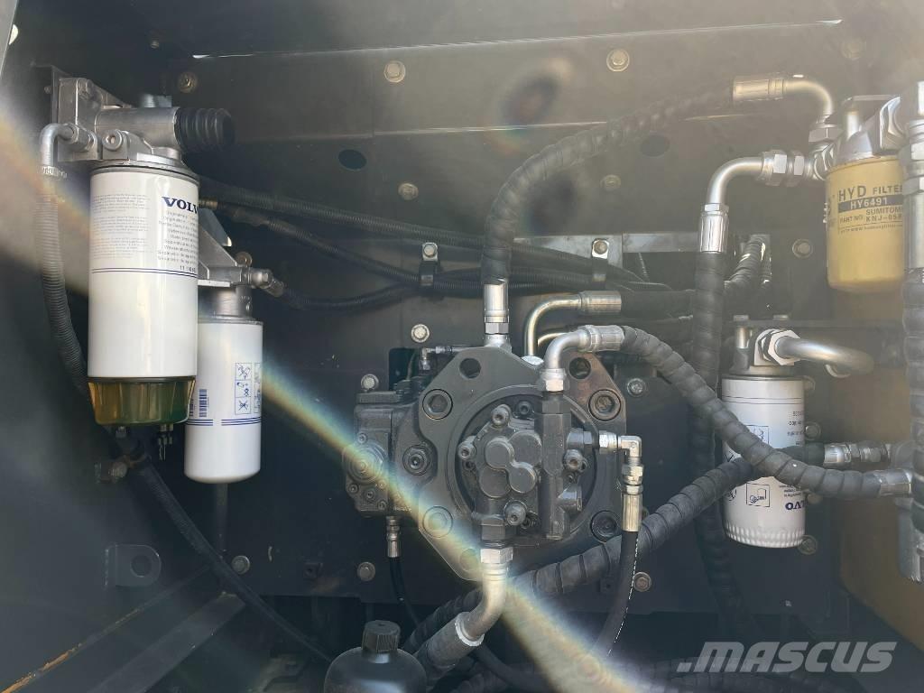 Volvo 210 Εκσκαφείς με ερπύστριες