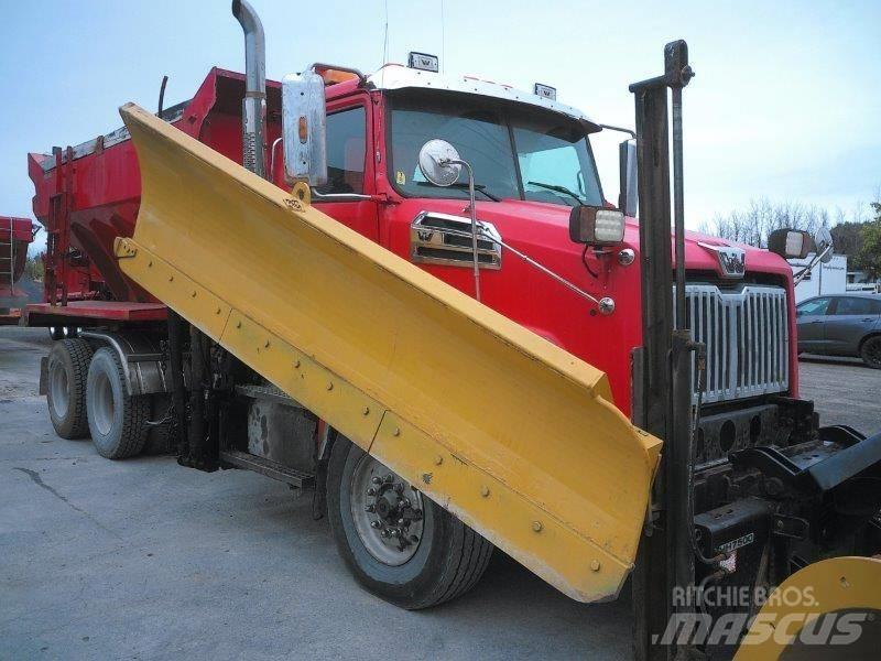 Western Star 4700 SB Εκχιονιστήρες και χιονοδιώχτες