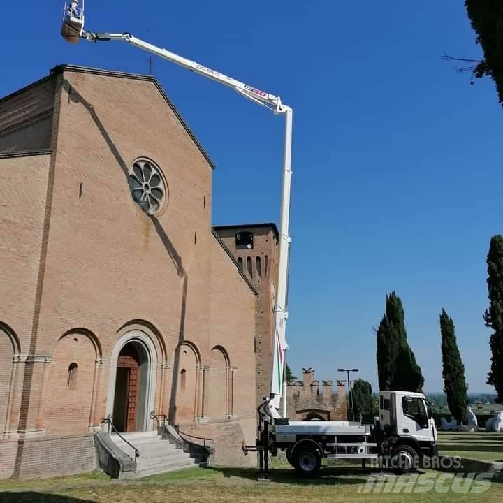 Cela DT 30 Εναέριες πλατφόρμες τοποθετημένες σε φορτηγό