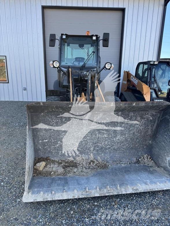 CASE 221F Φορτωτές με λάστιχα (Τροχοφόροι)