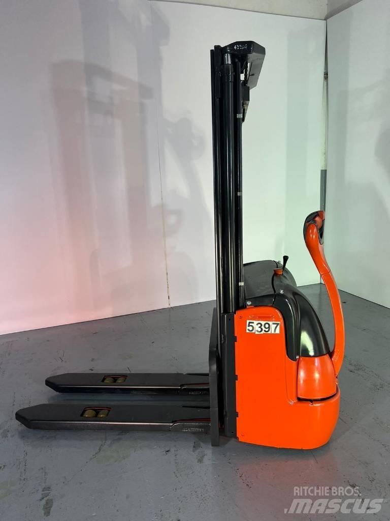 Linde L10 Παλετοφόρα πεζού χειριστή με ιστό