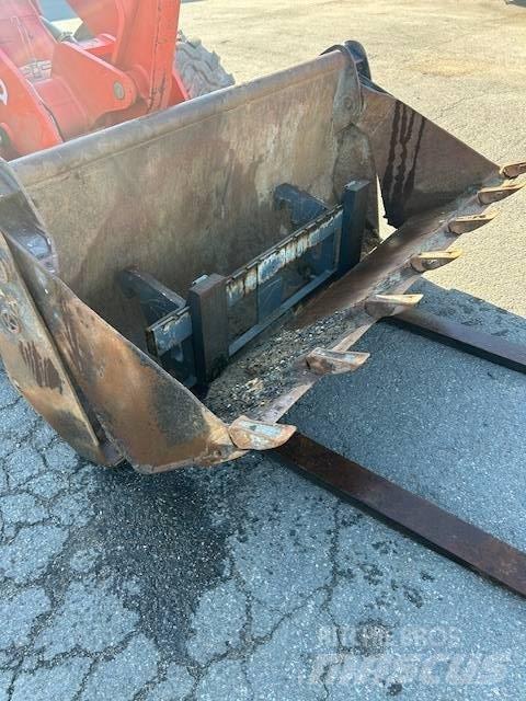 Kubota R 082 Φορτωτές με λάστιχα (Τροχοφόροι)