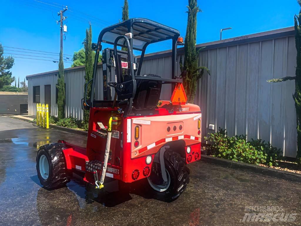 Moffett M55 Περονοφόρα ανυψωτικά αναρτημένα σε φορτηγά
